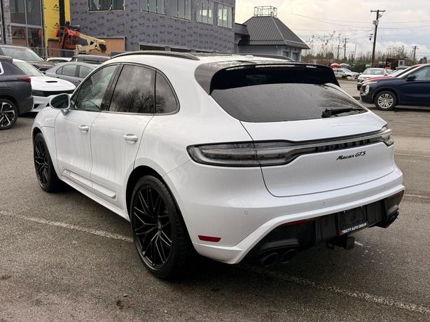 2024 Porsche Macan image 8