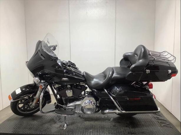 2016 Harley-Davidson Flhtcu Electra Glide Ultra Classic Motorcycle image 3