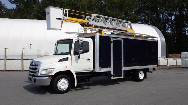 2013 Hino 268 Cube Van With  Bucket 3 Seater Diesel image 5