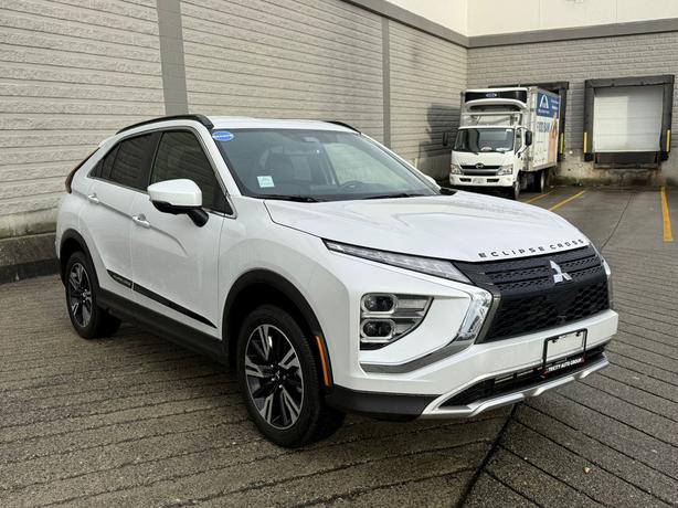 2025 Mitsubishi Eclipse Cross SEL - Power Liftgate, Heated Steering Wheel image 4