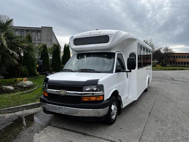 2017 Chevrolet Express G4500 22 Passenger Bus With Wheelchair Ramp Off Road Use  image 4