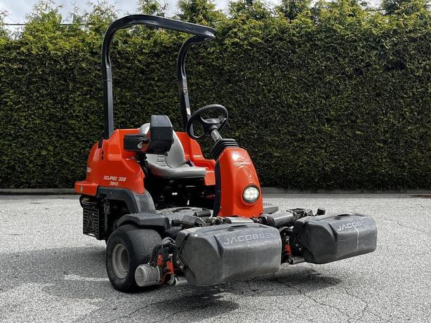 2015 Jacobsen Eclipse 322 3WD Mower image 2