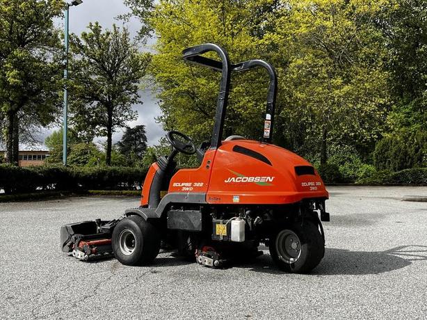 2015 Jacobsen Eclipse 322 3WD Mower image 8