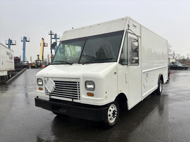 2012 Ford Econoline E450 Ford Econoline E450 16 Foot Cargo Step Van With Rear Sh image 4
