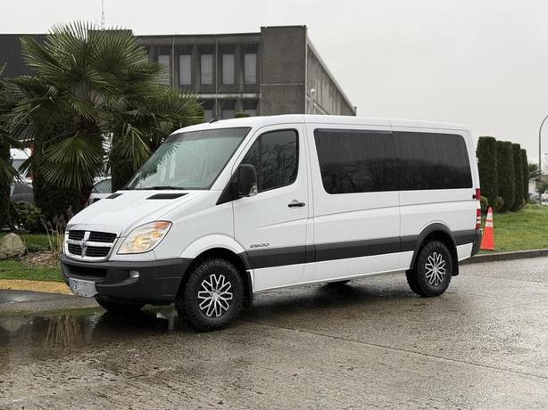 2008 Dodge Sprinter 2500 12-Passenger Low Roof Van image 5