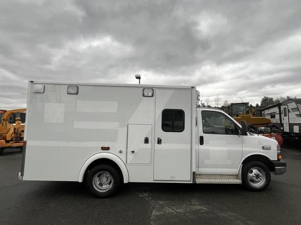 2016 Chevrolet Express G3500 Cube Van Ex Ambulance image 6