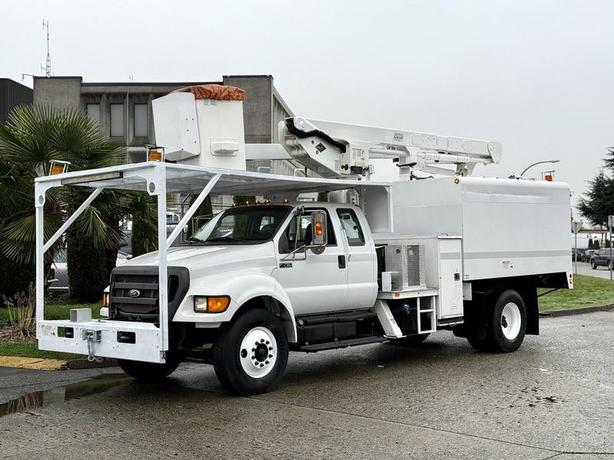 2015 Ford F750 XLT Super Duty Cummins Versalift Bucket Truck with 11-Foot Dump image 5