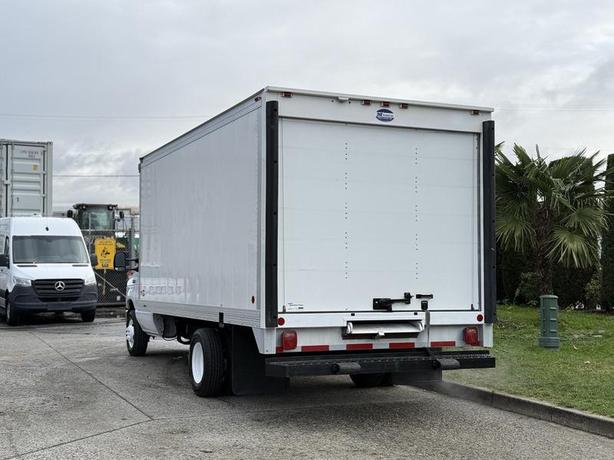 2022 Ford E-450 16 Foot Cube Van with Loading Ramp image 8