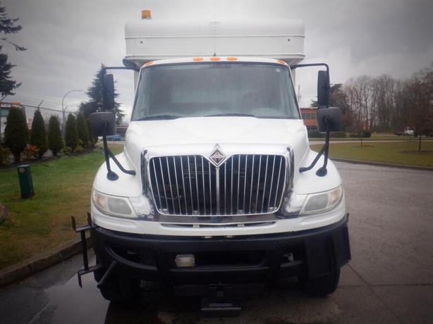 2010 International 4400 Service Work Shop Truck Diesel image 3