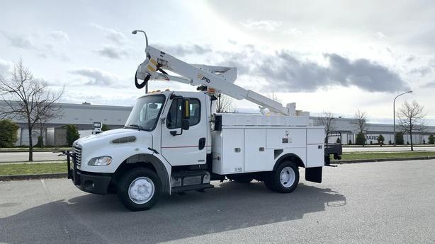 2010 Freightliner M2 106 Altec Bucket Truck Diesel With Air Brakes image 5
