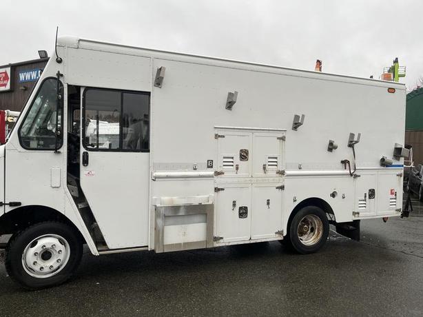 2012 Workhorse W62 Work Shop Step Van image 6