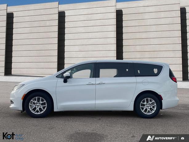 2023 Chrysler Grand Caravan SXT image 3