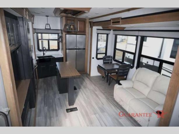 Used 2021 Heartland Bighorn 3120RK image 7