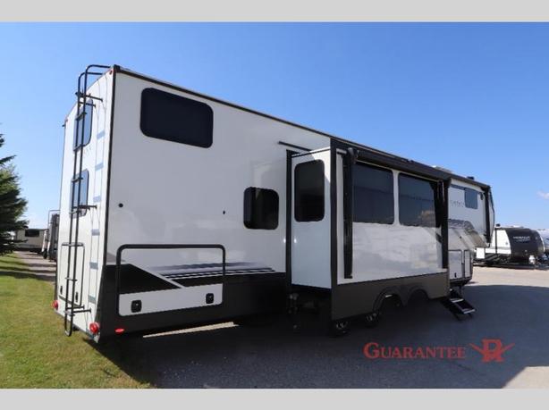 Used 2024 Keystone RV Montana High Country 351BH image 6