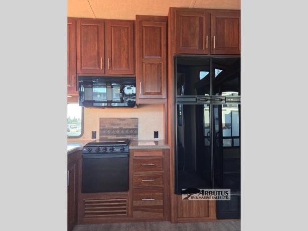 Used 2015 Keystone RV Fuzion 325 image 4