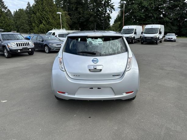 2015 Nissan LEAF S image 4