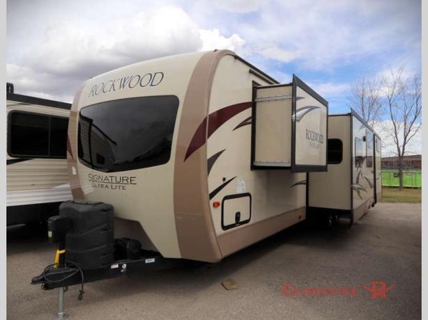 Used 2017 Forest River RV Rockwood Signature Ultra Lite 8327SS image 3