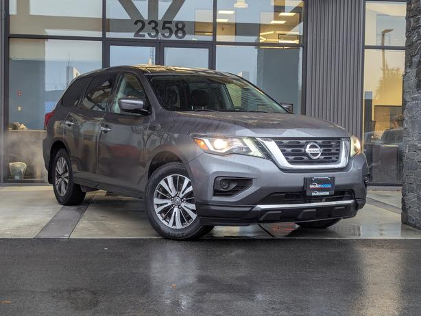 2019 Nissan Pathfinder SV - No Accidents, 4x4, 7-Passenger image 4