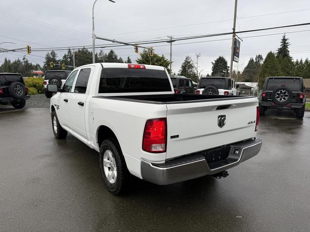2022 RAM 1500 Classic SLT image 3