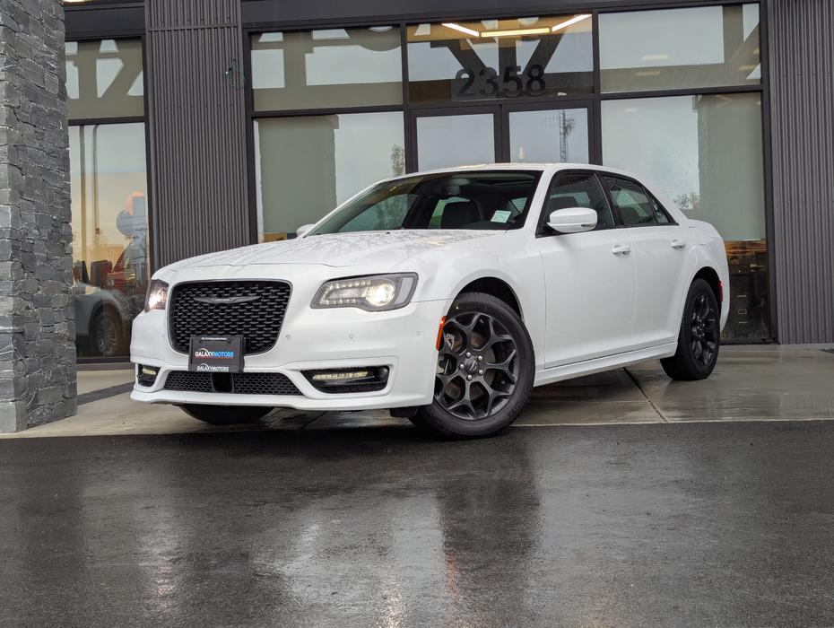2023 Chrysler 300 Touring - Sunroof, NAV, Heated Seats, AWD display photo