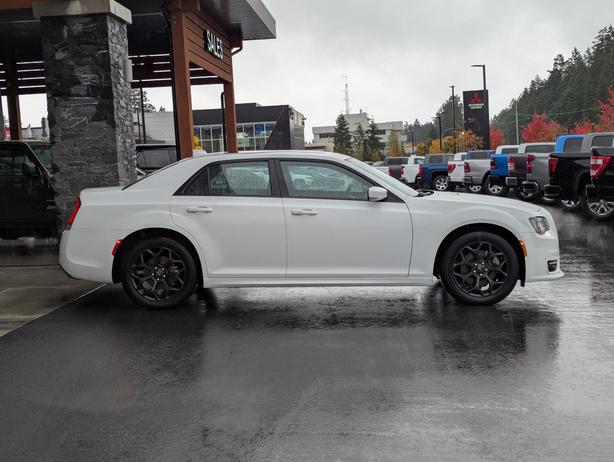 2023 Chrysler 300 Touring - Sunroof, NAV, Heated Seats, AWD image 5