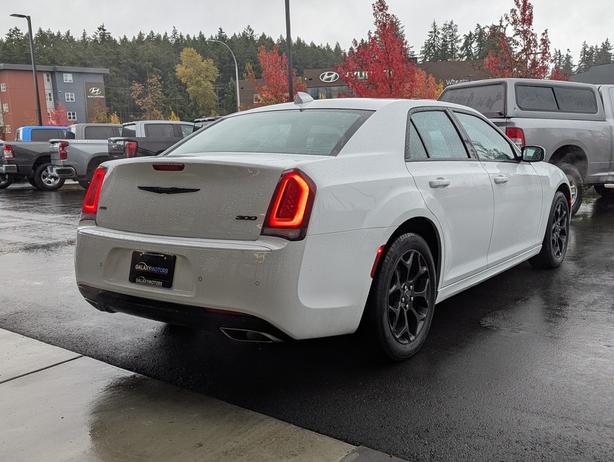 2023 Chrysler 300 Touring - Sunroof, NAV, Heated Seats, AWD image 6