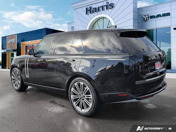 2023 Land Rover Range Rover SE | Premium Leather | Panoramic Sunroof! image 4