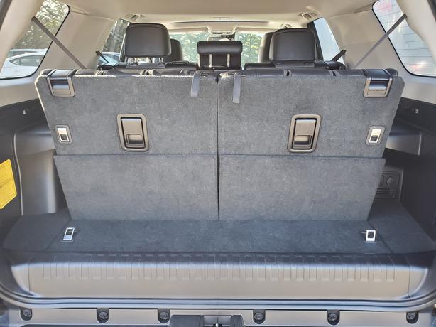 2022 Toyota 4Runner SR5 - 7 SEATER image 8