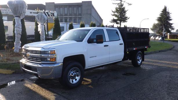 2016 Chevrolet Silverado 3500HD Crew Cab 4WD Service Truck image 5