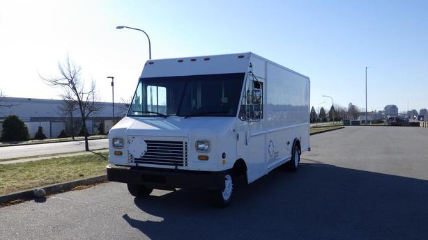2009 Ford Econoline E450 Step Cargo Van Dually image 4