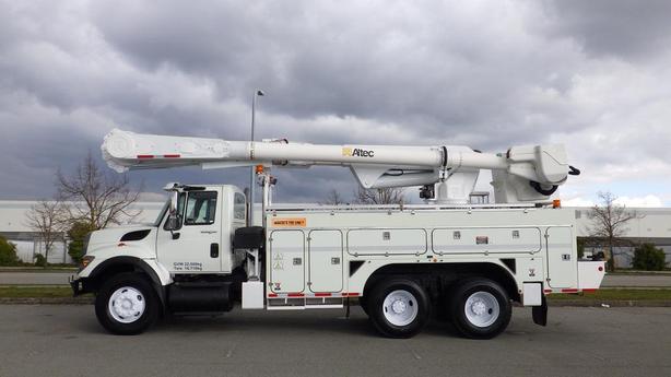 2008 International 7500 Tandem Bucket Truck Diesel Air Brakes image 6