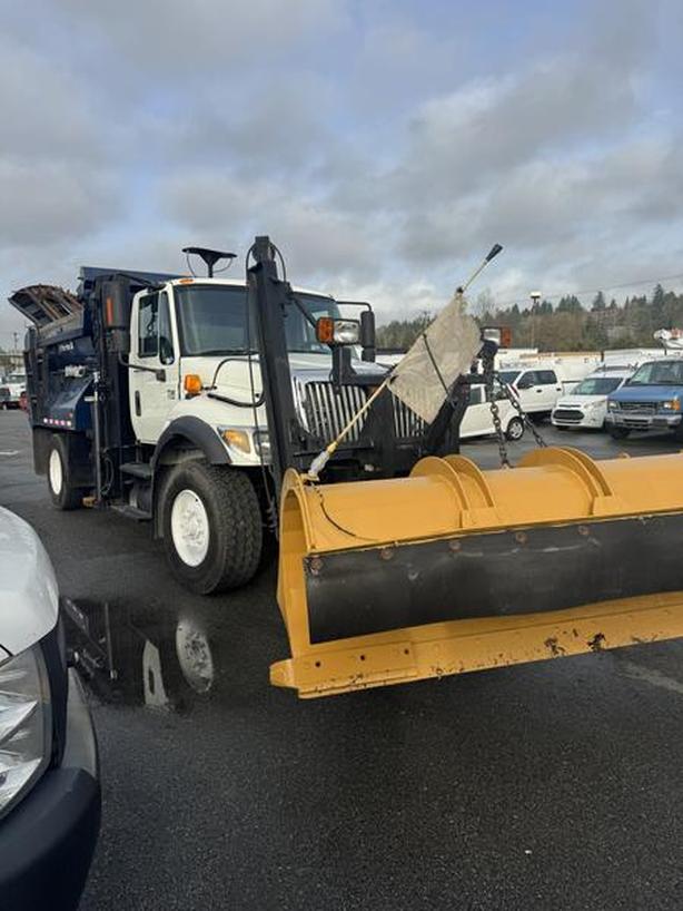2007 International 7300 Dump Truck With Plow and Spreader Diesel image 3