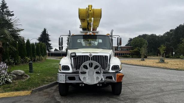 2006 International 7500 55 Foot Bucket truck With Air Brakes Diesel image 4