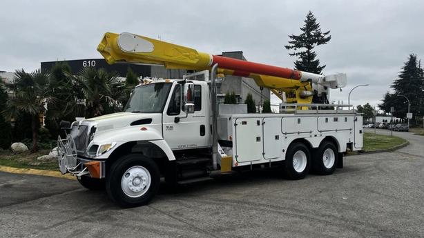 2006 International 7500 55 Foot Bucket truck With Air Brakes Diesel image 7