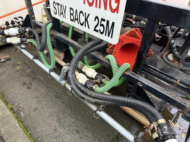 2000 Unknown 1250 Gallon Hook-Lift De-Icer Anti-Icing / De-Icing image 6