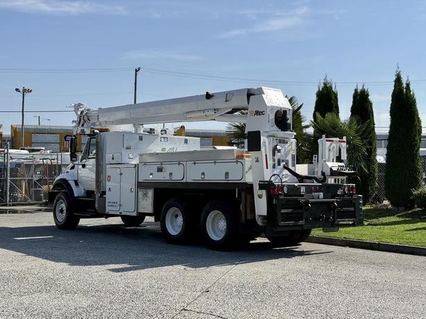 2006 International 7500 Diesel Altec Bucket Truck with Air Brakes image 6