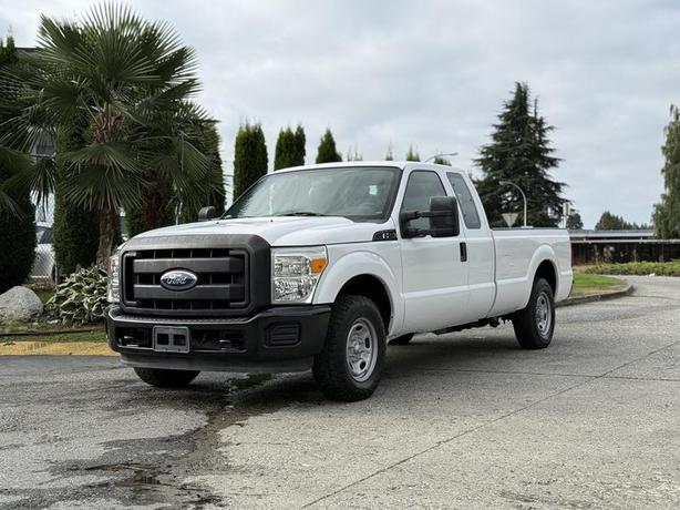 2011 Ford F-250 SD XL SuperCab 2WD Long Box Work Truck image 4