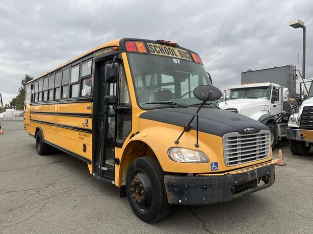 2007 Freightliner B2 22 passenger School Bus Air Brakes Diesel Wheelchair access image 8