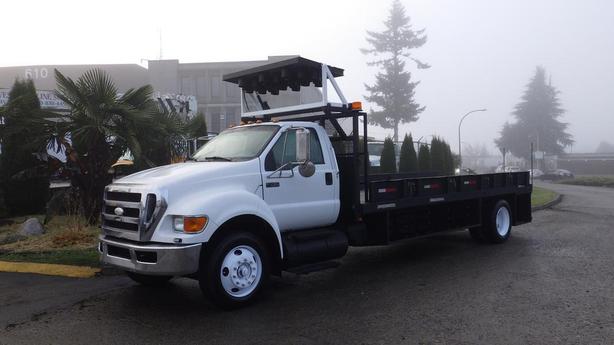 2008 Ford F-750 18 Foot Flat Deck Regular Cab 2WD Diesel Dually with Air Brakes  image 5
