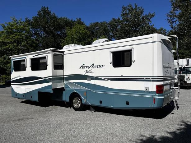 2000 Ford Motorhome Pace Arrow Vision RV with 2 Slide Outs image 7