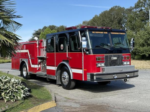 1992 Emergency One Typhoon Superior Fire Truck Diesel image 1