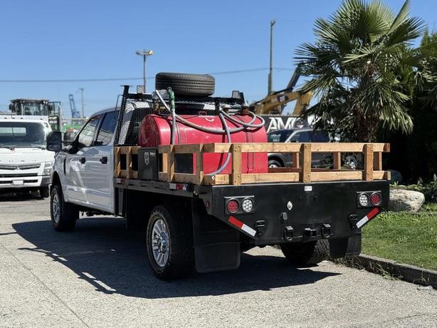 2019 Ford F-350 SD XLT Crew Cab 4x4 9-Foot Flat Deck with 765L Fuel Tank image 8