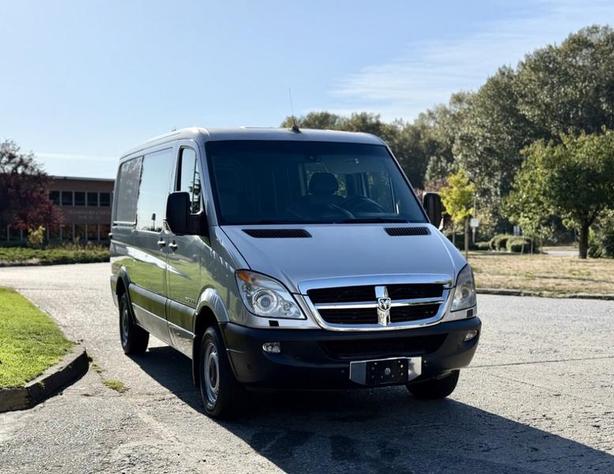 2007 Dodge Sprinter 2500 Cargo Van with 3.0L Diesel and RWD image 2
