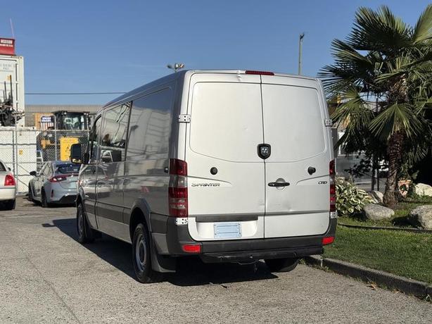 2007 Dodge Sprinter 2500 Cargo Van with 3.0L Diesel and RWD image 8