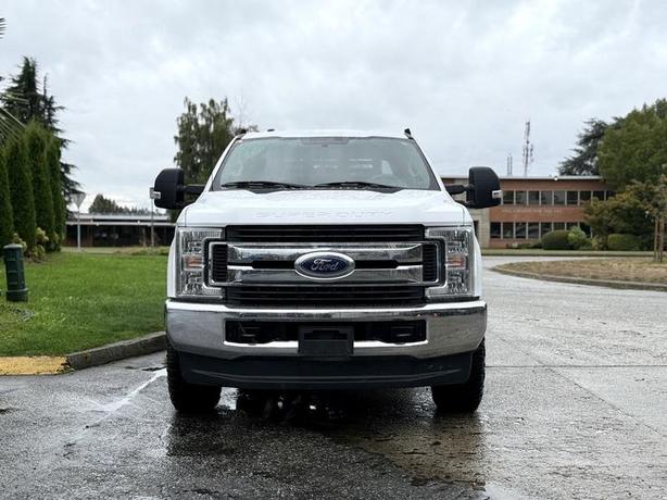 2019 Ford F-350 SD XLT 4x4 Crew Cab Diesel with 8-Foot Flat Deck image 3