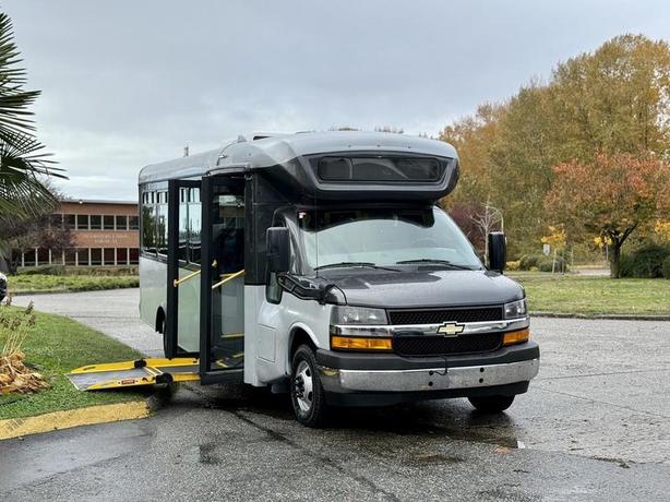 2019 Chevrolet Express 4500 22-Passenger Wheelchair Accessible Bus image 2