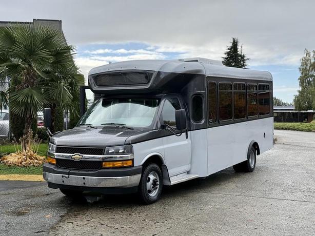 2019 Chevrolet Express 4500 22-Passenger Wheelchair Accessible Bus image 4
