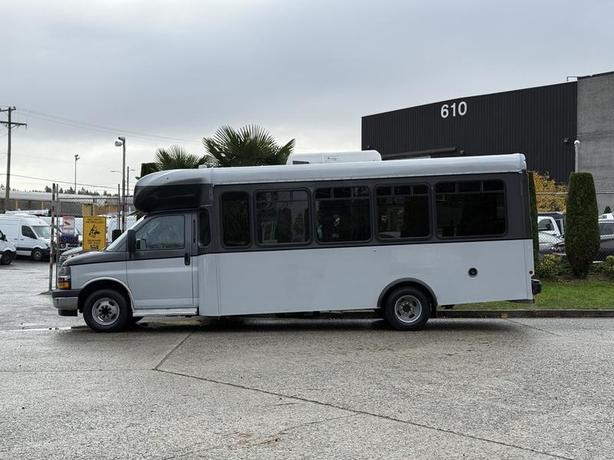 2019 Chevrolet Express 4500 22-Passenger Wheelchair Accessible Bus image 6