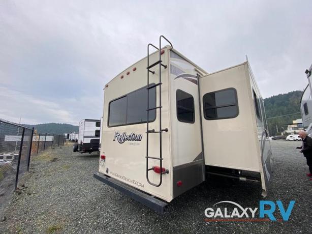 Used 2015 Grand Design Reflection 337RLS image 3