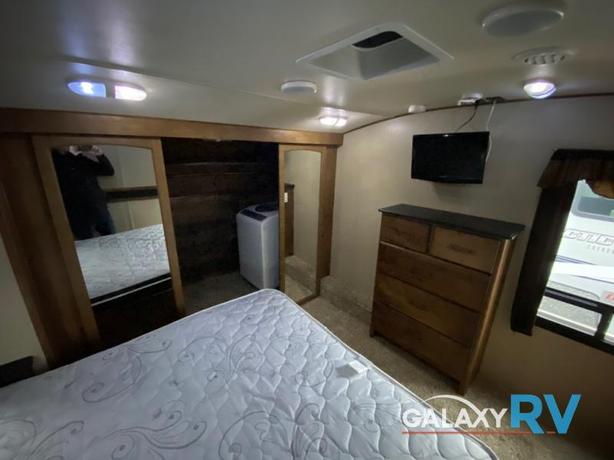 Used 2015 Grand Design Reflection 337RLS image 8